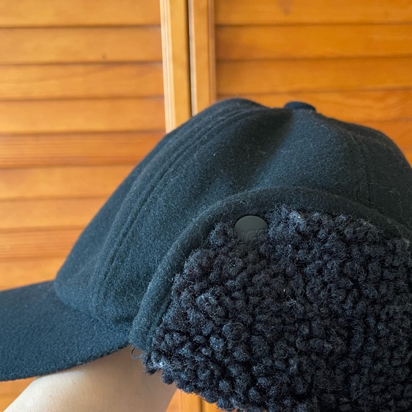 UGG Wool Blend Cap Hat With Sherpa Earflap Black Trapper Mens Size S/M New - Picture 8 of 13